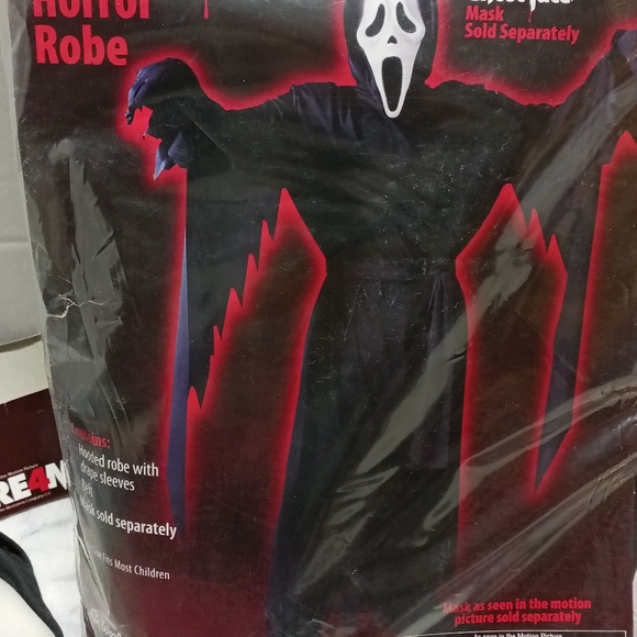 Ghost face scream child hooded robe and plastic bloody blade condition is new - Picture 12 of 12